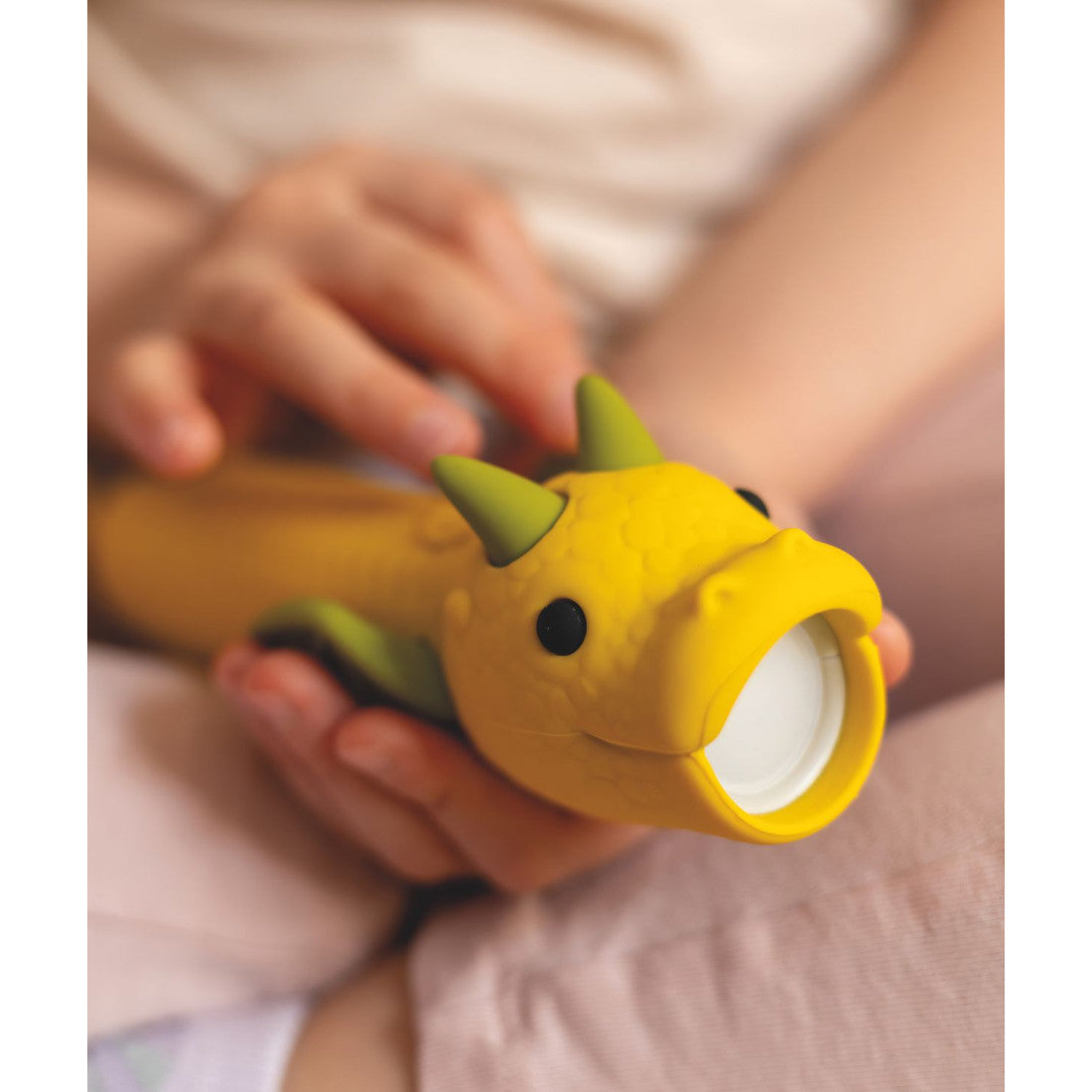 Latarka dla dzieci Smok DRACO Rabbit & Friends – żółta – zdjęcie 3