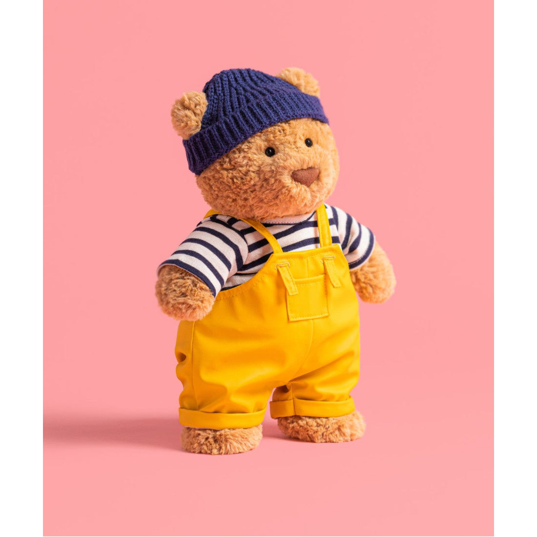 Miś Bartłomiej Jellycat w stroju marynarza na różowym tle