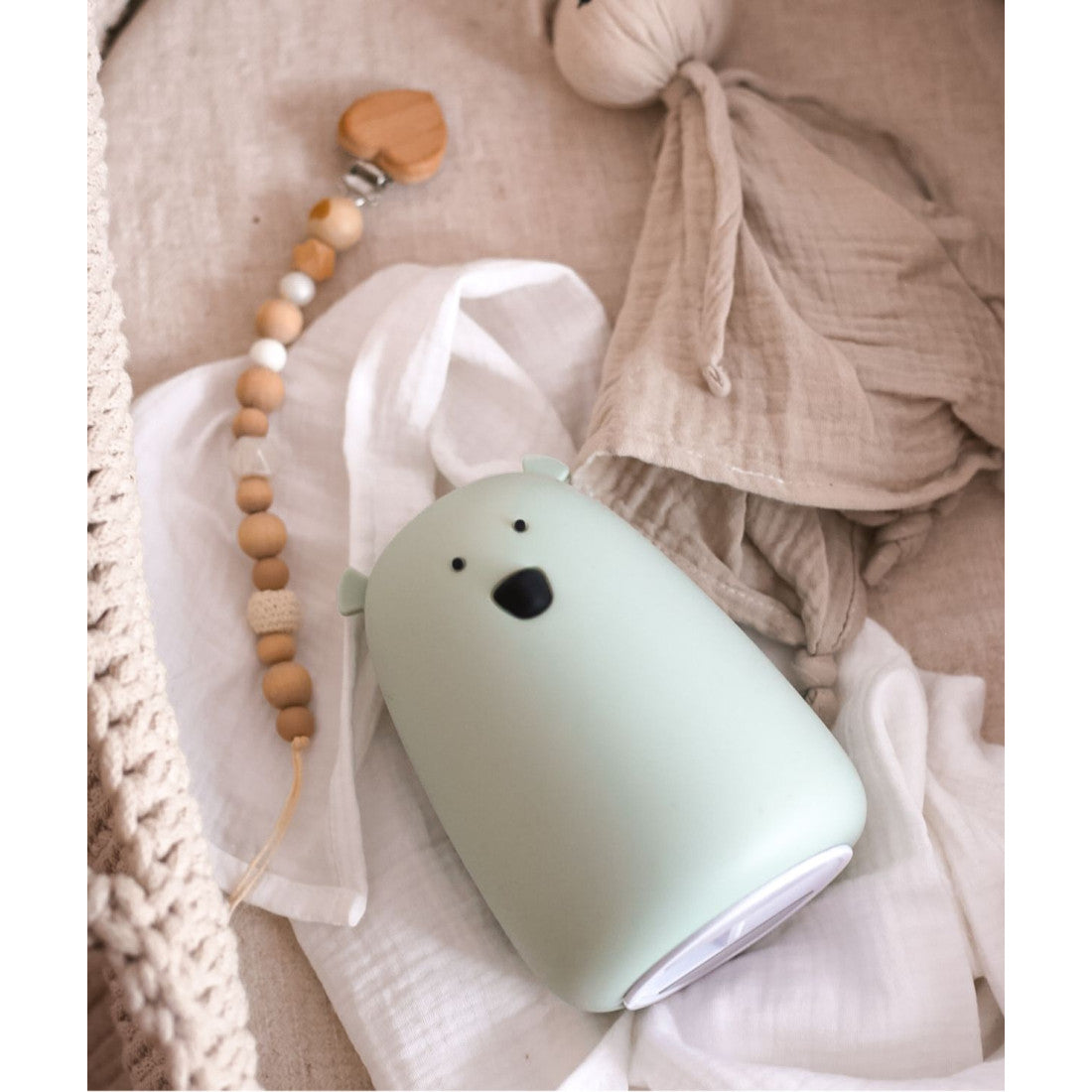 Lampka nocna Miś Duży Rabbit & Friends – szałwiowa – zdjęcie 5