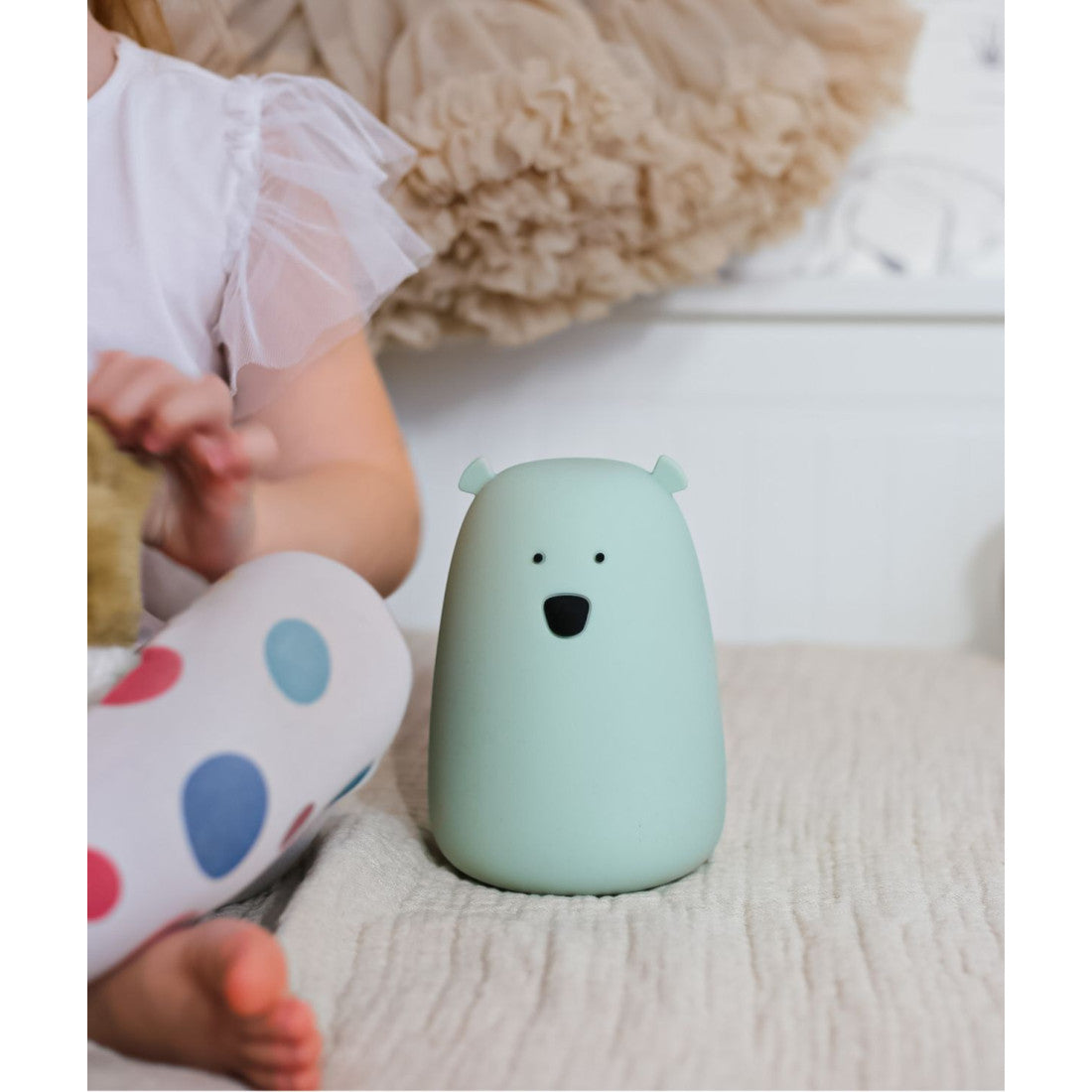 Lampka nocna Miś Duży Rabbit & Friends – szałwiowa – zdjęcie 6