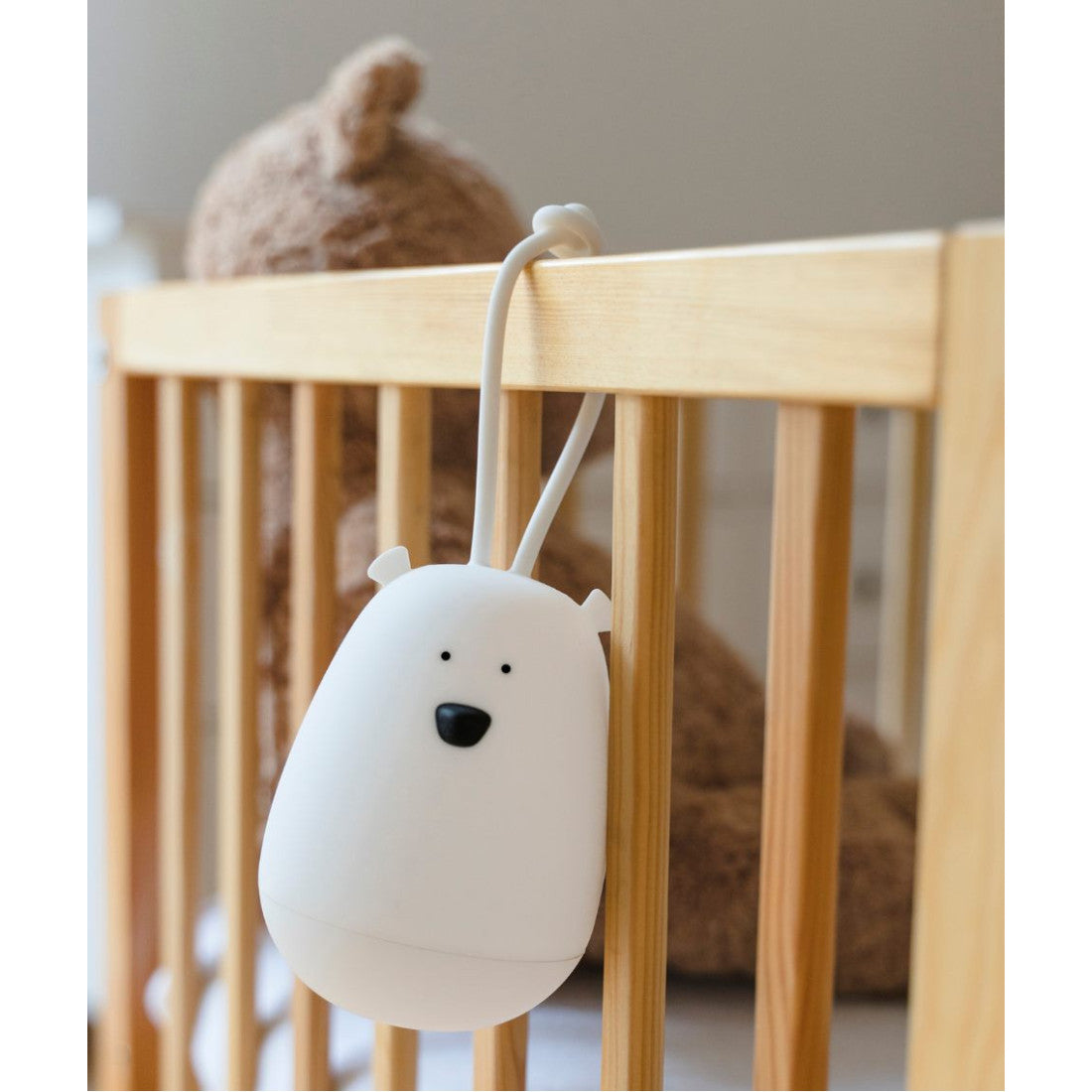 Lampka nocna do zawieszania Miś z pilotem Rabbit & Friends – zdjęcie 2