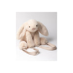 Plecak Jellycat – Króliczek Słodziak 43 cm, króliczek z szelkami na jasnym tle