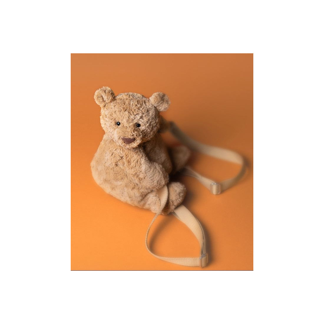 Plecak Jellycat – Miś Bartłomiej 31 cm, plecak z szelkami na pomarańczowym tle