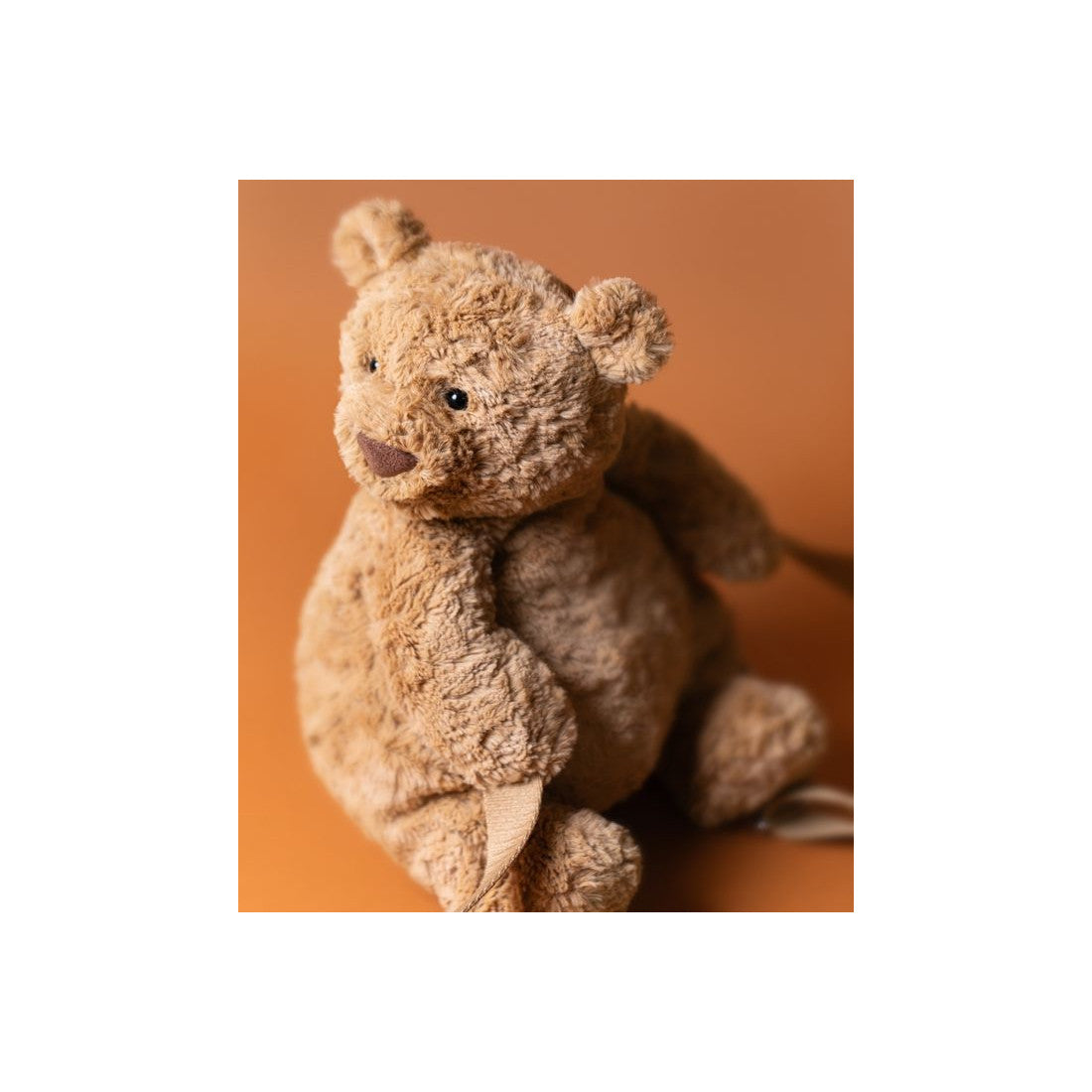 Plecak Jellycat – Miś Bartłomiej 31 cm, miś na pomarańczowym tle