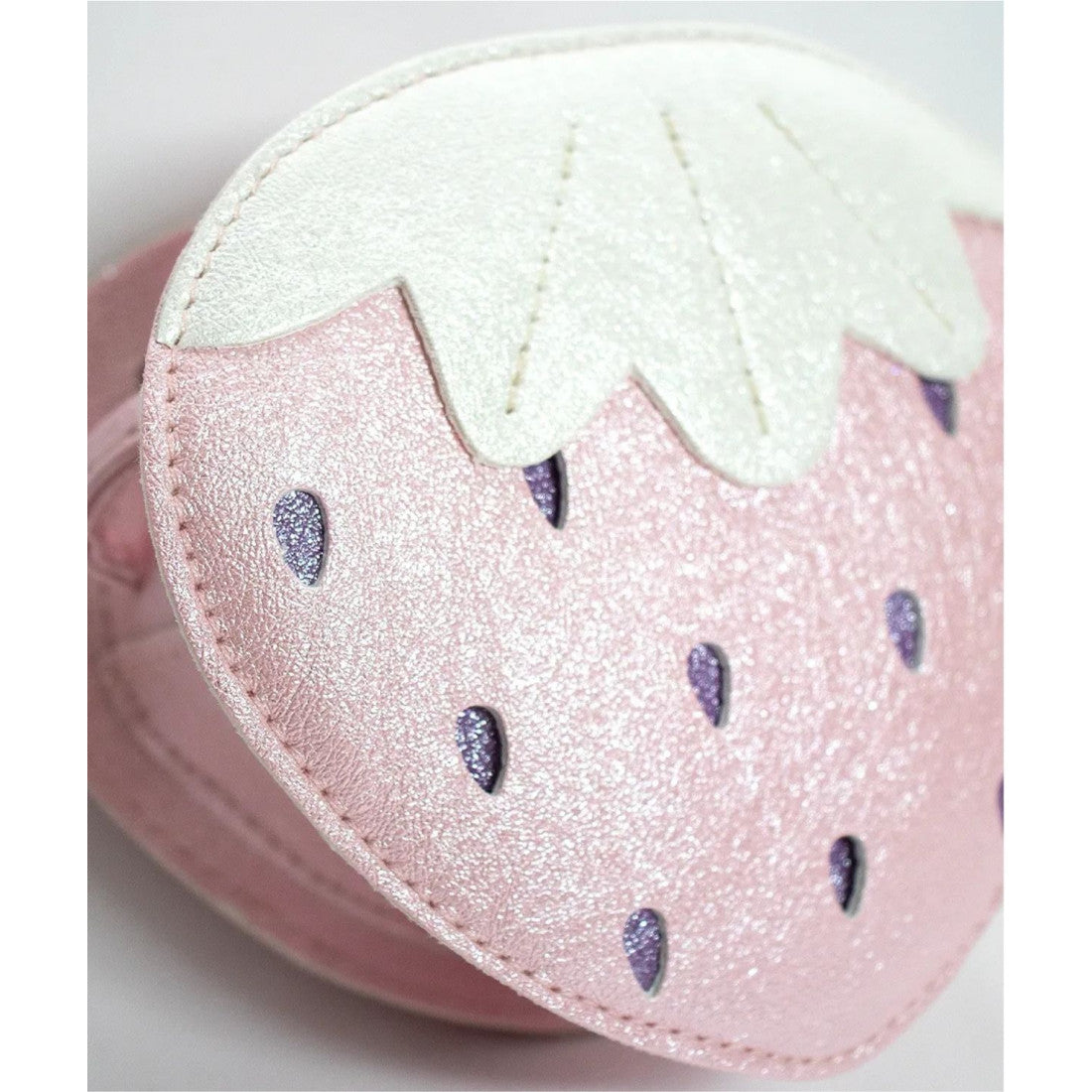 Torebka na ramię Truskawka Yuko.B – różowo-biała, 13 × 5,5 × 12 cm – zdjęcie 3
