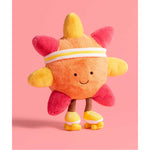Maskotka Jellycat Amuseables – Słoneczko na Wrotkach 30 cm, na wrotkach, zdjęcie na różowym tle