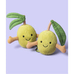 Maskotka Jellycat Amuseables – Oliwki 14 cm, zdjęcie na liliowym tle