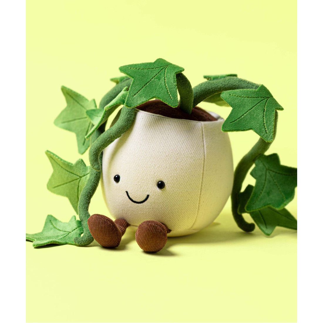 Maskotka Jellycat Amuseables – Bluszcz 16 cm, zdjęcie na żółtym tle