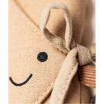 Maskotka Jellycat Amuseables – Bukiet Róż 30 cm, zbliżenie na wyhaftowany uśmiech i wstążkę