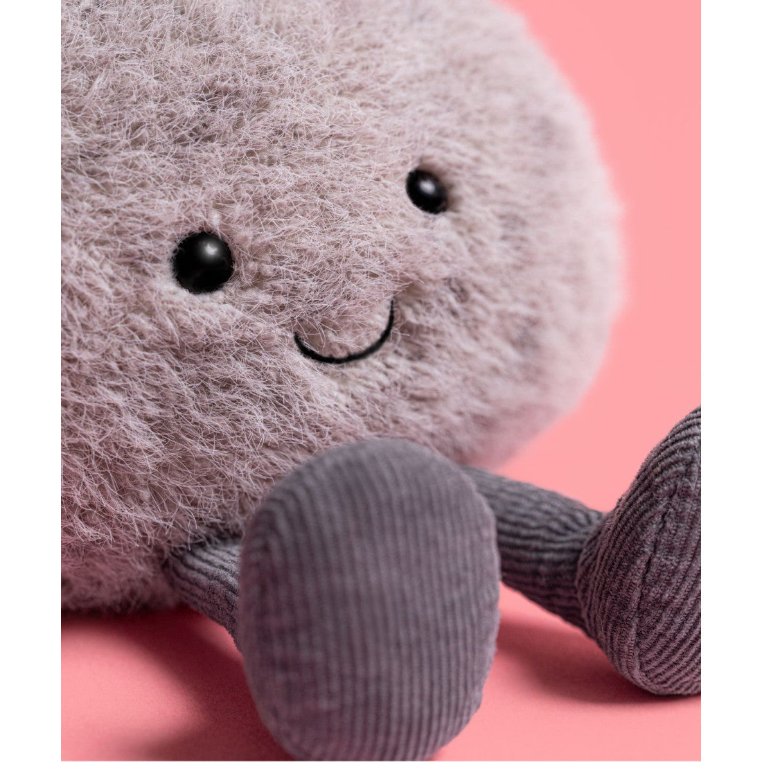 Maskotka Jellycat Amuseables – Kamyk 11 cm, zbliżenie na buzię