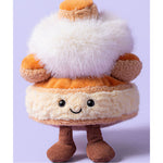 Maskotka Jellycat Amuseables – Deser Saint Honoré Mirielle 14 cm, deser na nóżkach, na liliowym tle